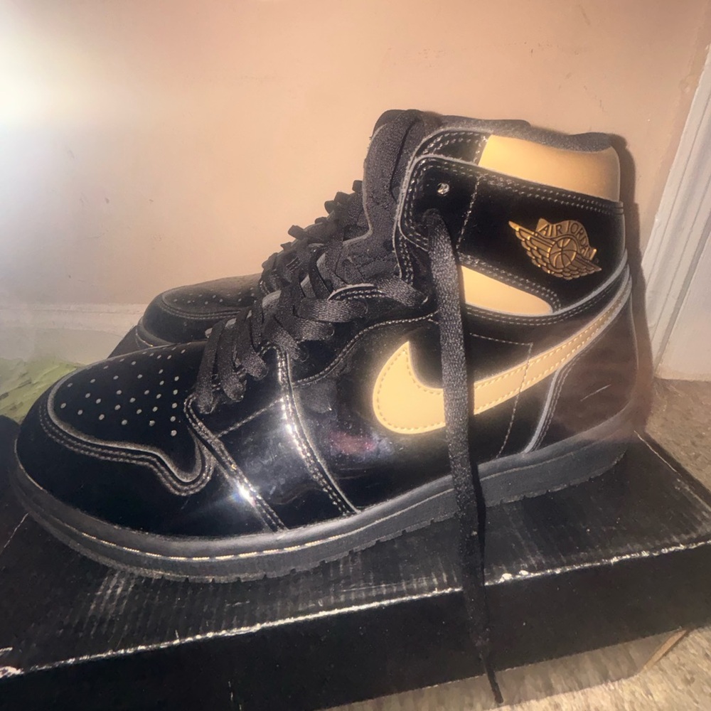 Nike Black and Gold Sneakers - Picture 3 of 6